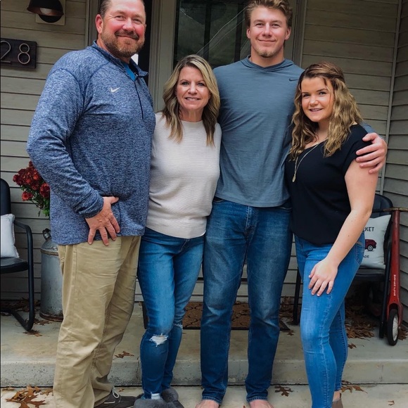 Meet your Posher, Amy Jo - Picture 1 of 6